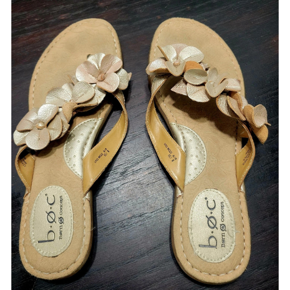 B.O.C. Born Concept Tan Metallic Leather Flower Thong Sandals sz 8M - Picture 1 of 11